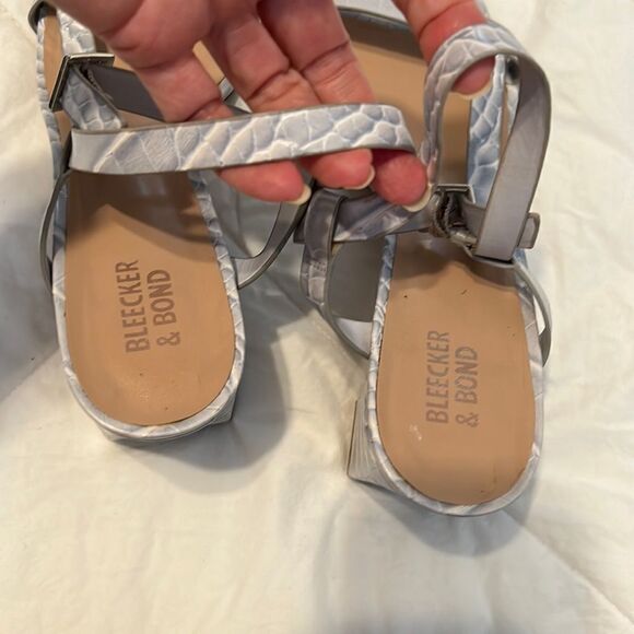 Bleecker & Bond Zagora size 8.5 Ice blue grey croc strappy sandals GUC No box - Picture 8 of 14
